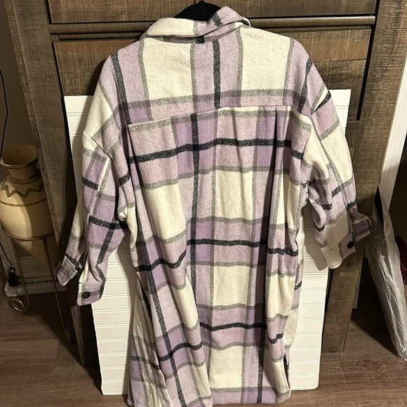 Shacket - Picture 2 of 2